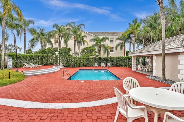 2831 N Oakland Forest Drive 101, Oakland Park, FL 33309