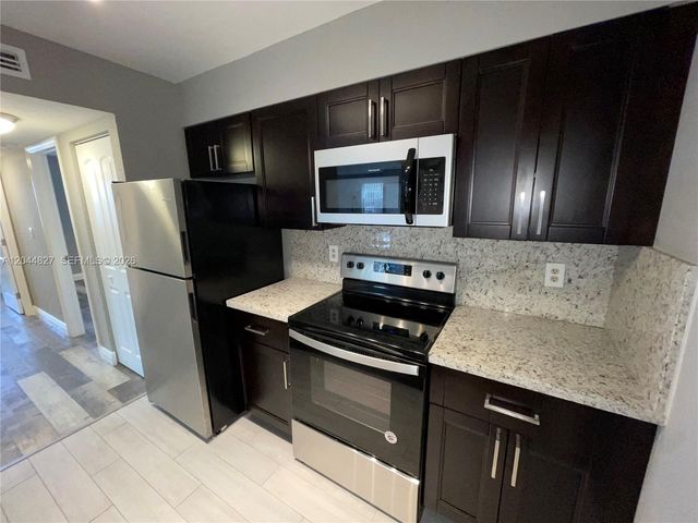 2831 N Oakland Forest Drive 101, Oakland Park, FL 33309
