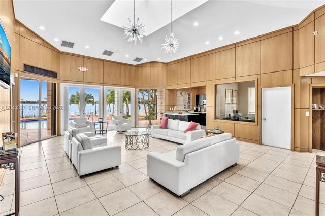 2831 N Oakland Forest Drive 101, Oakland Park, FL 33309