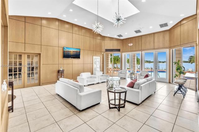 2831 N Oakland Forest Drive 101, Oakland Park, FL 33309