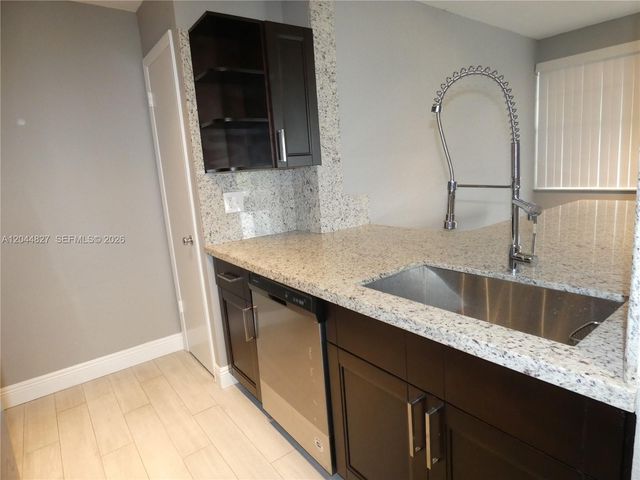 2831 N Oakland Forest Drive 101, Oakland Park, FL 33309