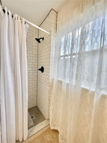 5825 30TH AVENUE N, St Petersburg, FL 33710