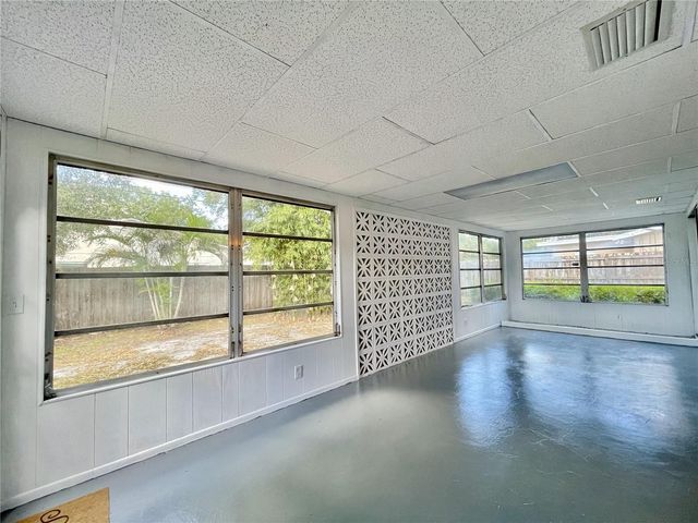 5825 30TH AVENUE N, St Petersburg, FL 33710