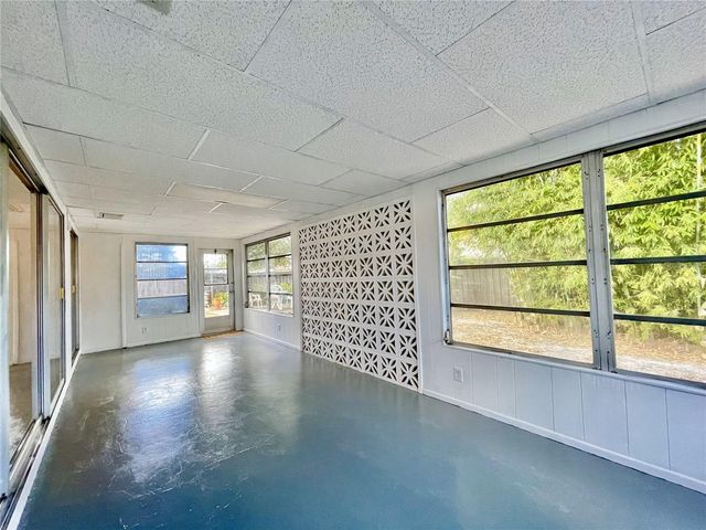 5825 30TH AVENUE N, St Petersburg, FL 33710