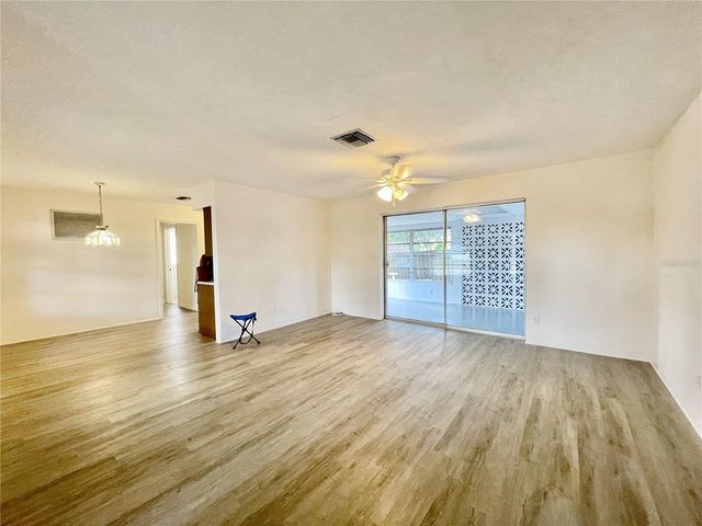 5825 30TH AVENUE N, St Petersburg, FL 33710