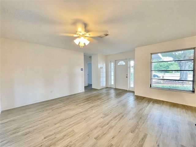 5825 30TH AVENUE N, St Petersburg, FL 33710