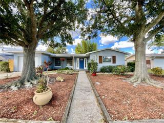 5825 30TH AVENUE N, St Petersburg, FL 33710