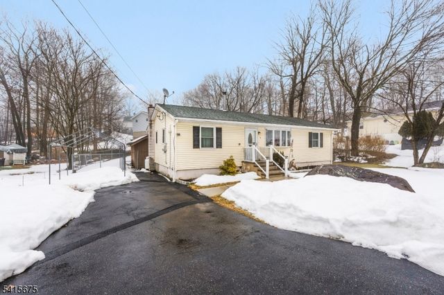 9 Temple Trl, Hopatcong Boro, NJ 07843