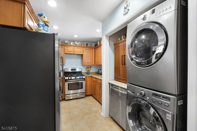 9 Temple Trl, Hopatcong Boro, NJ 07843