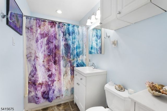 9 Temple Trl, Hopatcong Boro, NJ 07843