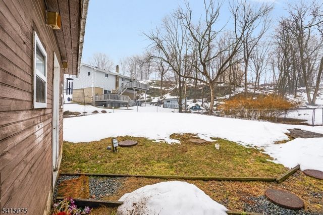 9 Temple Trl, Hopatcong Boro, NJ 07843