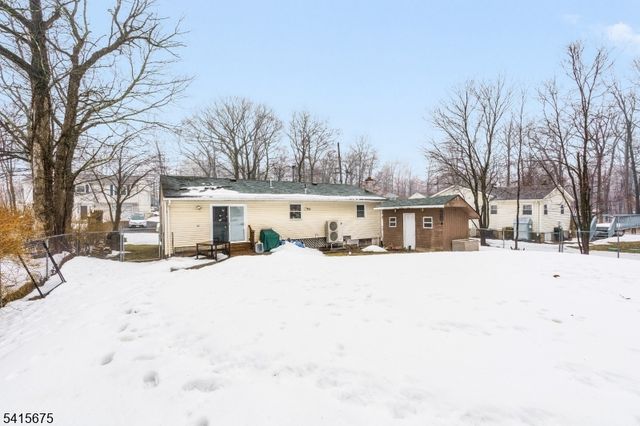 9 Temple Trl, Hopatcong Boro, NJ 07843