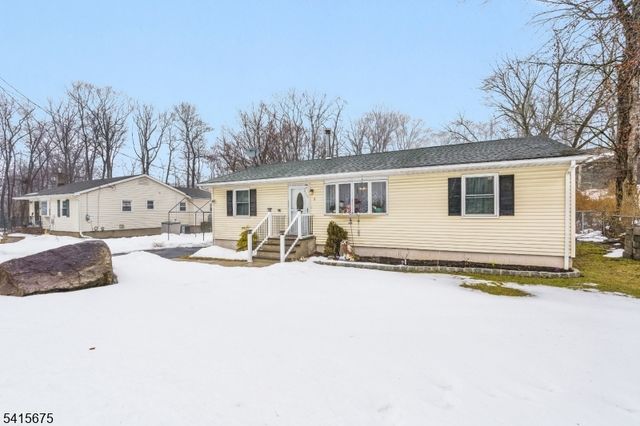 9 Temple Trl, Hopatcong Boro, NJ 07843