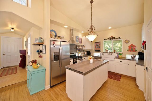 19170 Tiger Lily Ln, Grass Valley, CA 95945