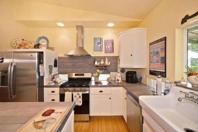 19170 Tiger Lily Ln, Grass Valley, CA 95945