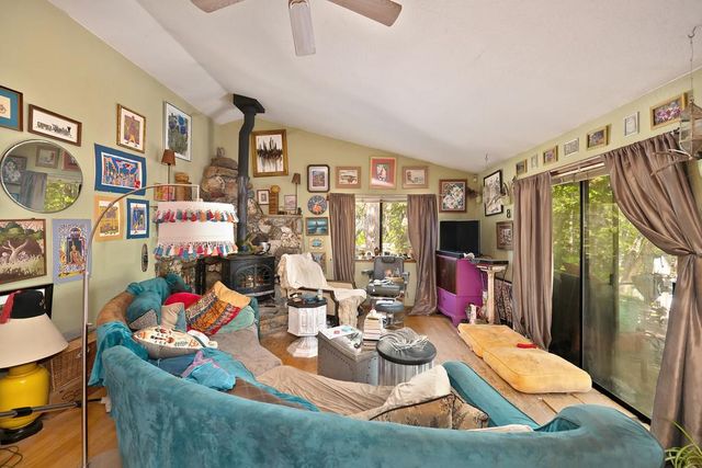 19170 Tiger Lily Ln, Grass Valley, CA 95945