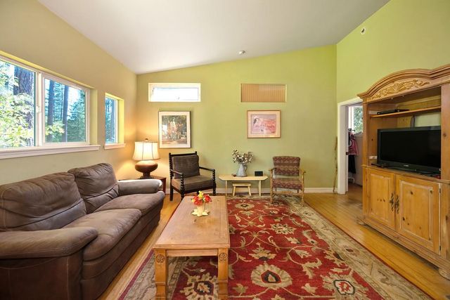 19170 Tiger Lily Ln, Grass Valley, CA 95945