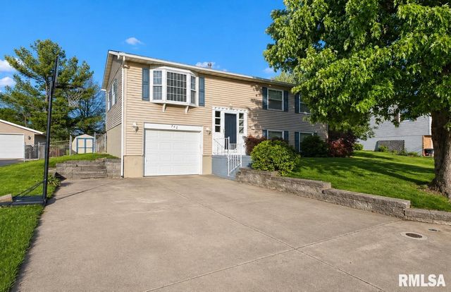 252 BRIARGATE Road, Washington, IL 61571