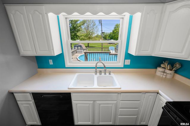 252 BRIARGATE Road, Washington, IL 61571