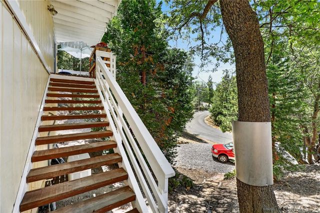 1127 Yukon, Lake Arrowhead, CA 92352