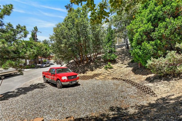 1127 Yukon, Lake Arrowhead, CA 92352