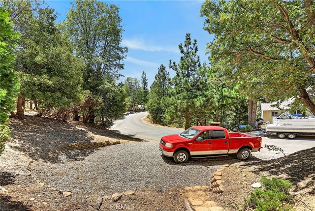 1127 Yukon, Lake Arrowhead, CA 92352