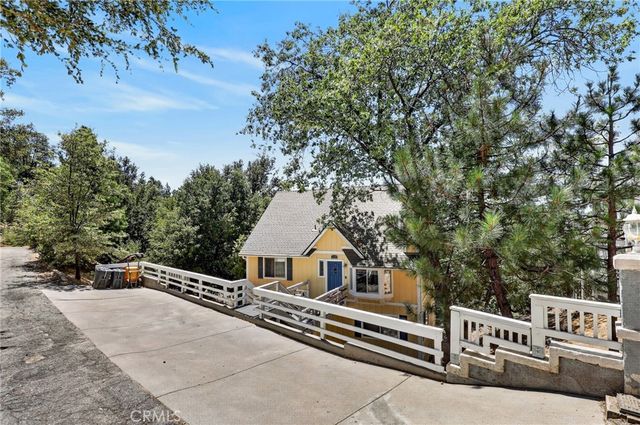 1127 Yukon, Lake Arrowhead, CA 92352