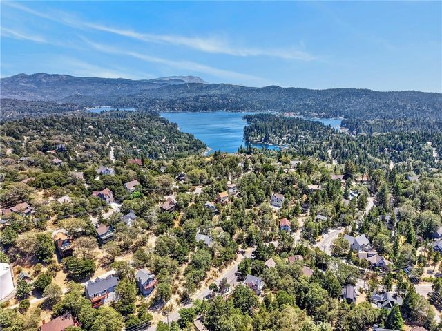 1127 Yukon, Lake Arrowhead, CA 92352