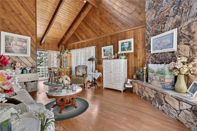 1127 Yukon, Lake Arrowhead, CA 92352