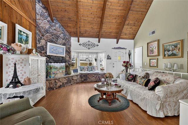 1127 Yukon, Lake Arrowhead, CA 92352
