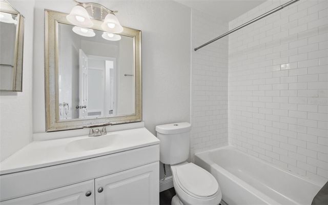 2132 AVON BOULEVARD, Kissimmee, FL 34741