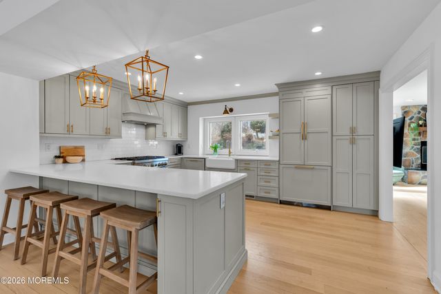 4 Constitution Drive, Leonardo, NJ 07737