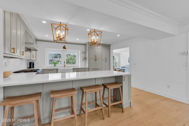 4 Constitution Drive, Leonardo, NJ 07737