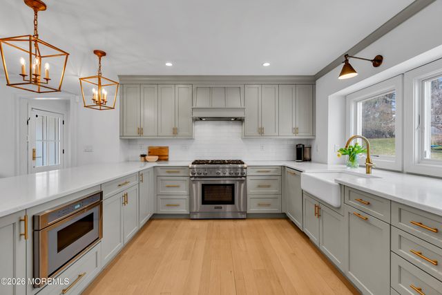 4 Constitution Drive, Leonardo, NJ 07737