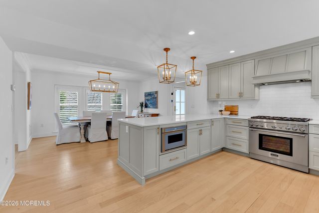 4 Constitution Drive, Leonardo, NJ 07737