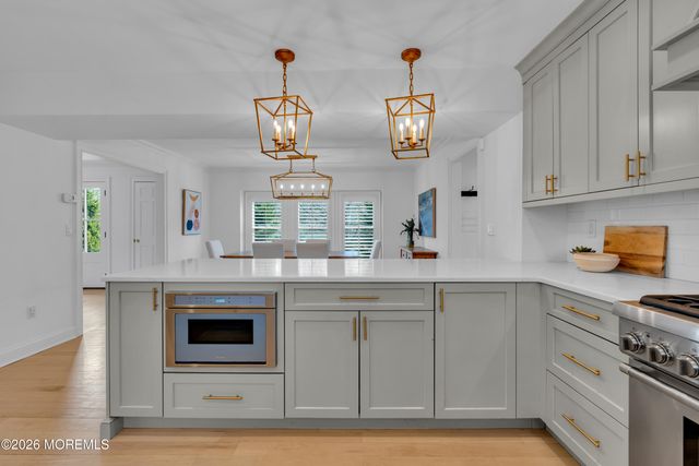 4 Constitution Drive, Leonardo, NJ 07737