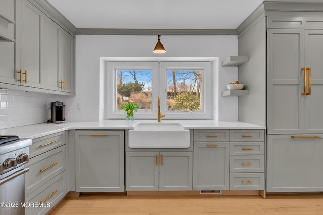 4 Constitution Drive, Leonardo, NJ 07737