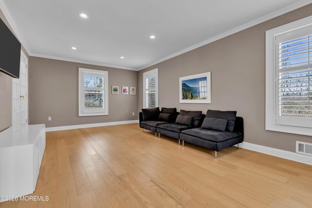 4 Constitution Drive, Leonardo, NJ 07737