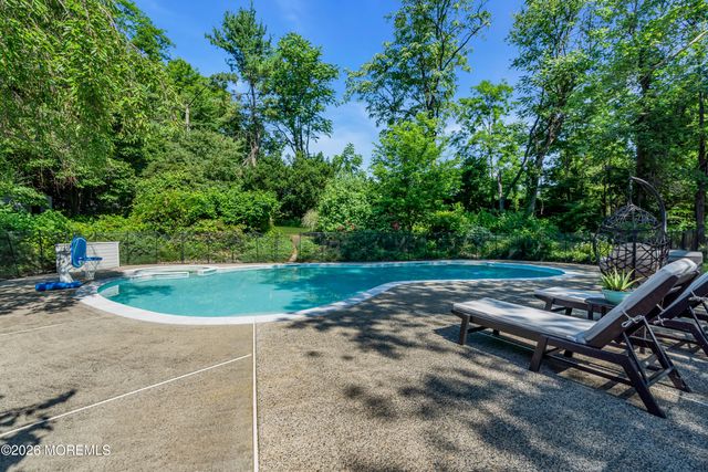 4 Constitution Drive, Leonardo, NJ 07737