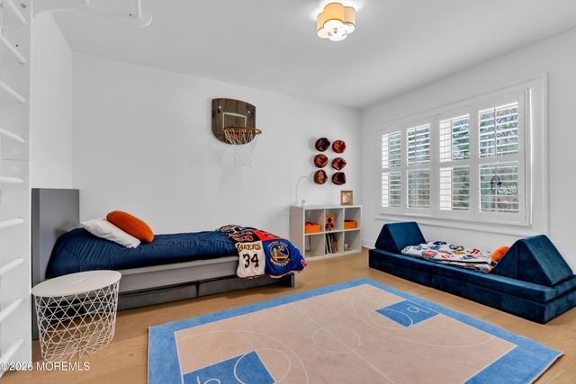 4 Constitution Drive, Leonardo, NJ 07737