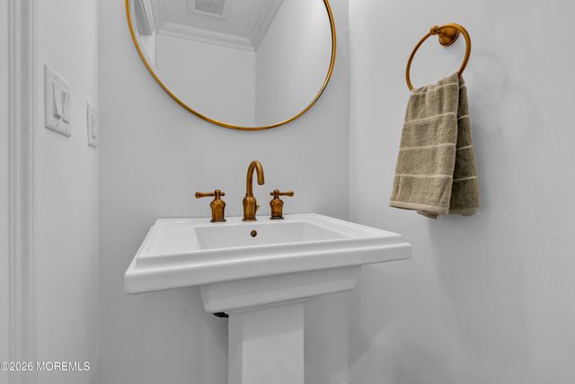 4 Constitution Drive, Leonardo, NJ 07737