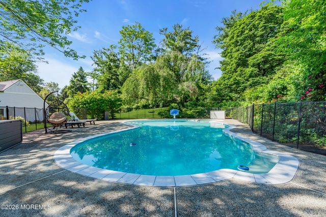 4 Constitution Drive, Leonardo, NJ 07737