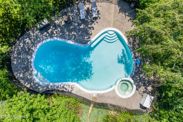 4 Constitution Drive, Leonardo, NJ 07737