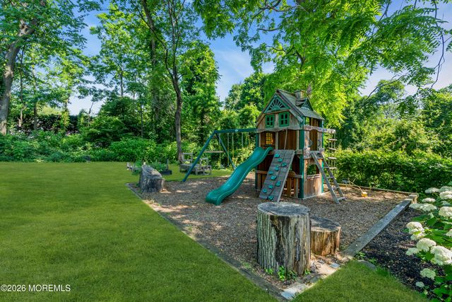 4 Constitution Drive, Leonardo, NJ 07737