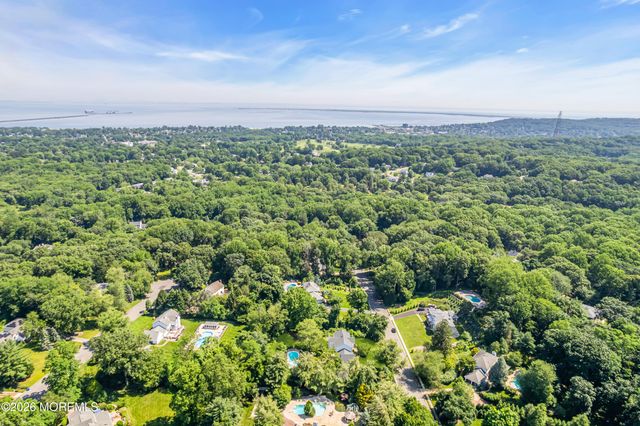 4 Constitution Drive, Leonardo, NJ 07737