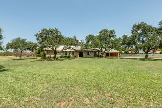 707 Berry Ranch, Pearsall, TX 78061