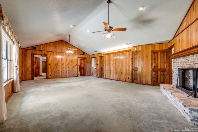 707 Berry Ranch, Pearsall, TX 78061