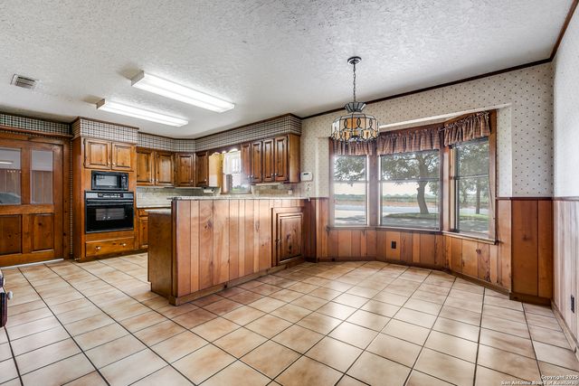 707 Berry Ranch, Pearsall, TX 78061