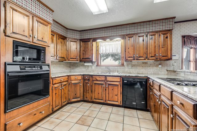 707 Berry Ranch, Pearsall, TX 78061