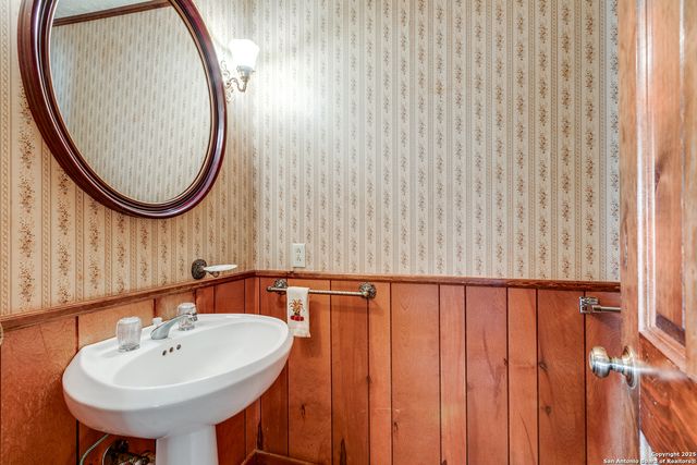 707 Berry Ranch, Pearsall, TX 78061